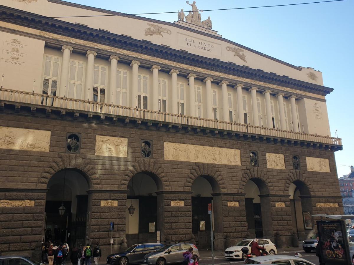 Affittacamere Chiaia175 *